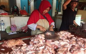 Ayam Filet Tembus Rp60 Ribu di Kota Bekasi, Omzet Pedagang Pasar Anjlok